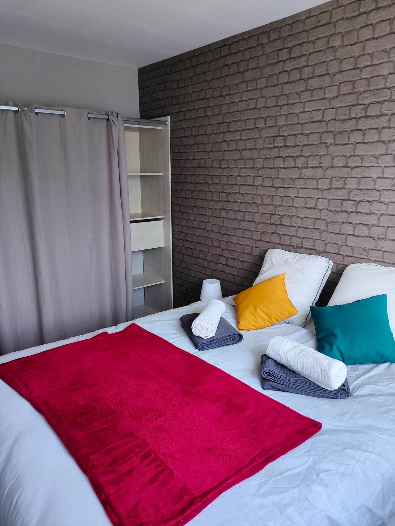 Chaleureux Appartement. ディナン 部屋 写真